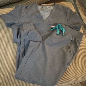 Figs Gray Scrub Set with Teal Drawstring